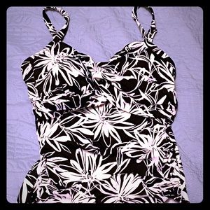 Croft & Barrow body sculptor control one piece 10